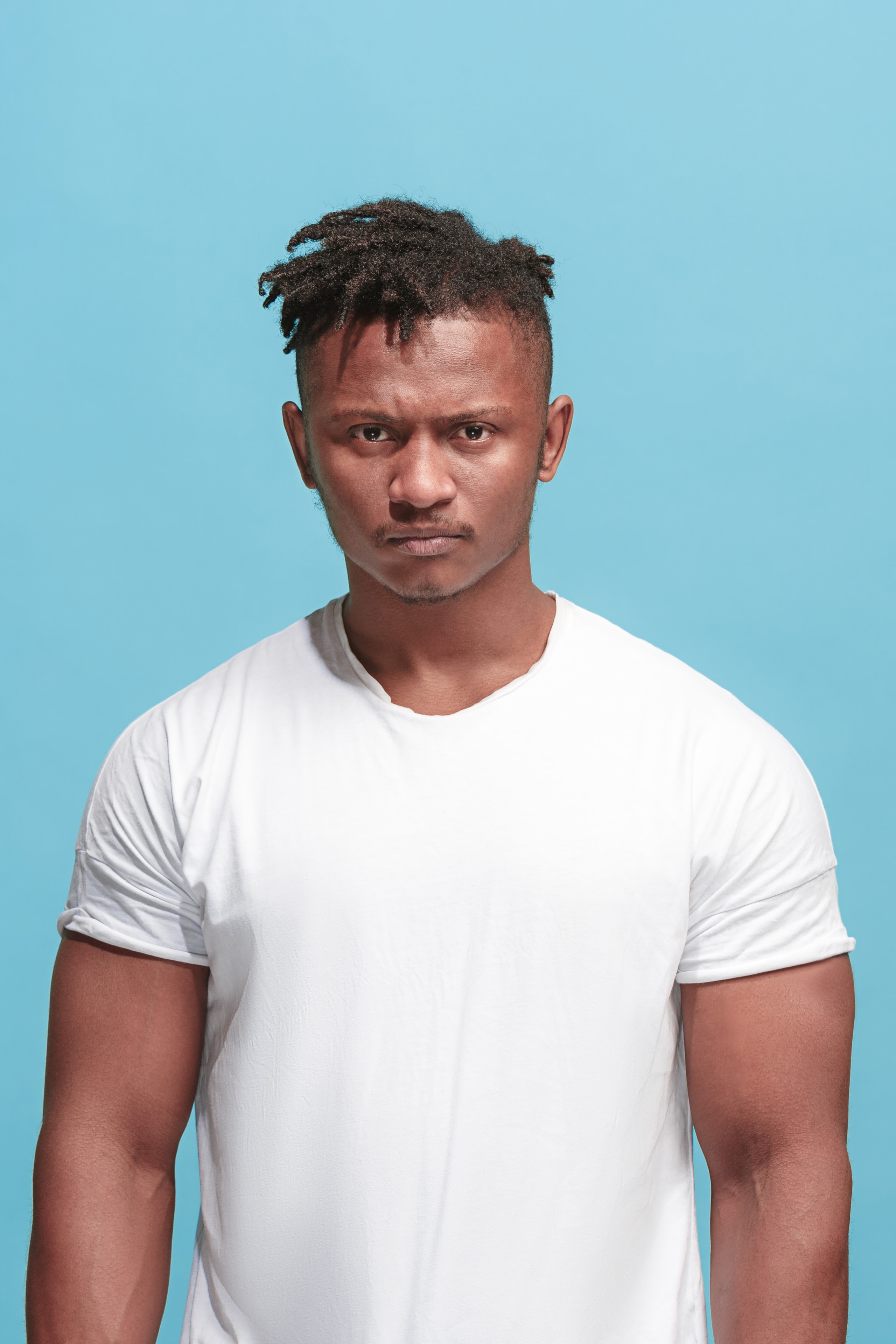 Ad man with white t-shirt